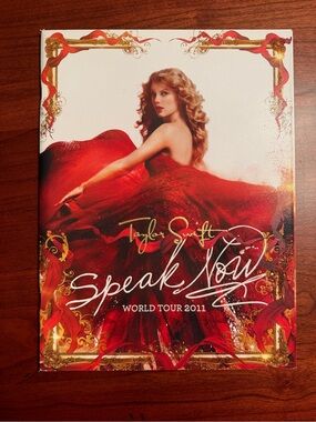 Taylor Swift Speak Now World Tour 2011 Book
